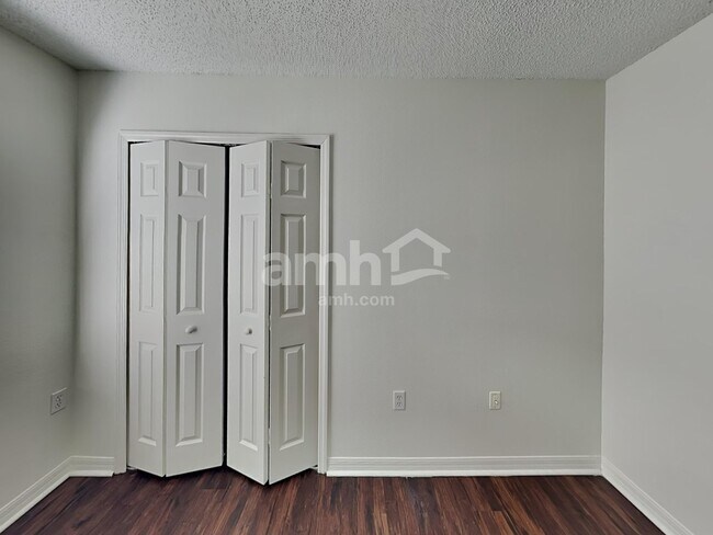 Building Photo - 8058 Misty Meadow Ct N