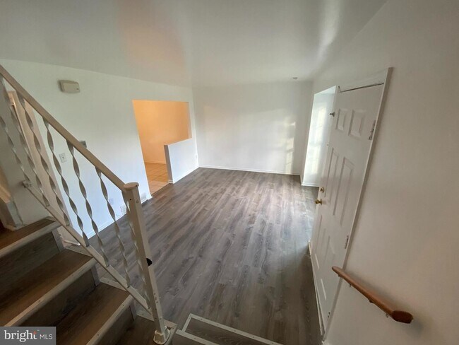 Building Photo - 566 Pleasant Dr