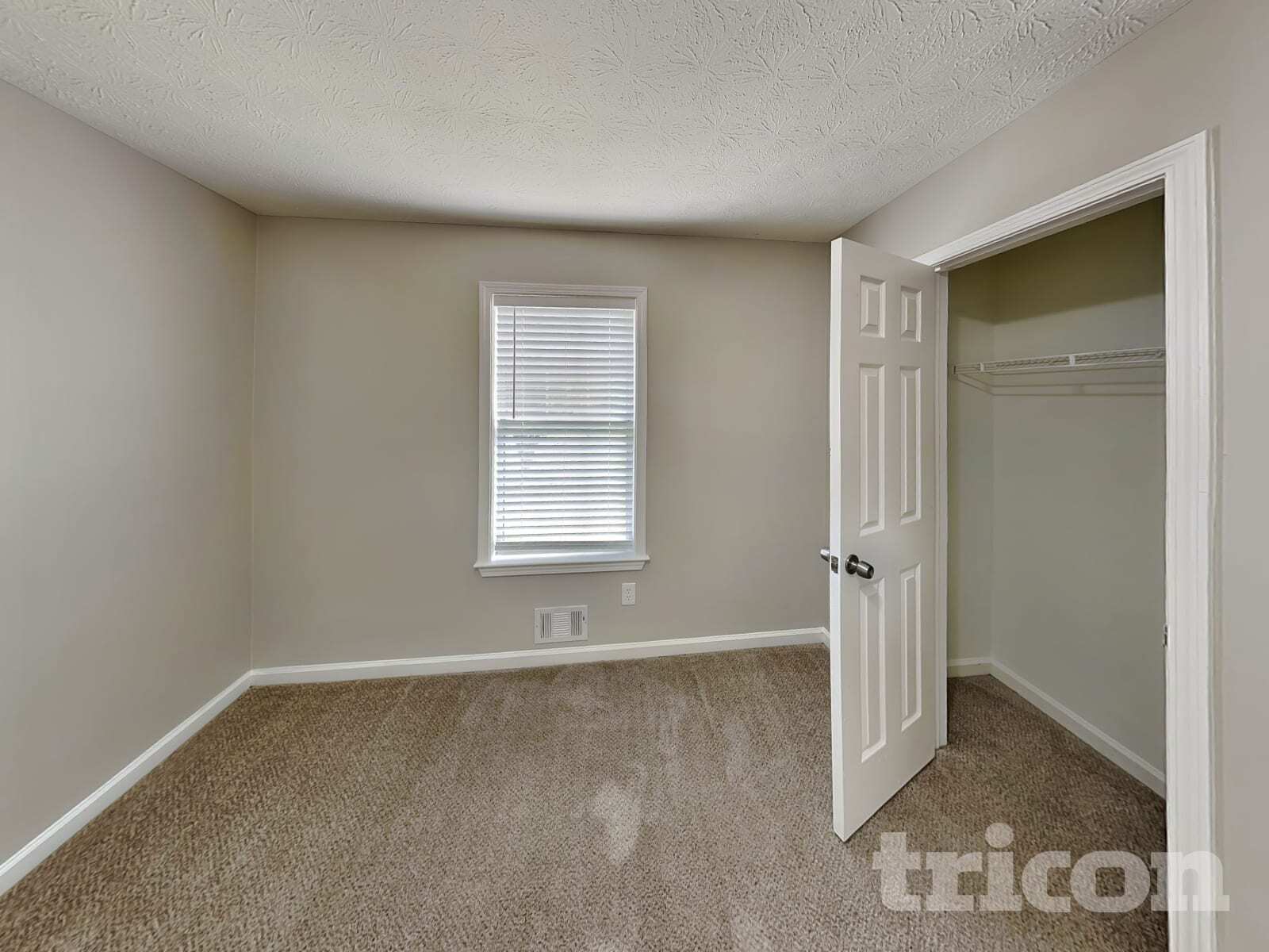 Building Photo - 172 N White Pines Dr