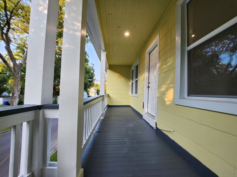 Porch. - 301 Broad St