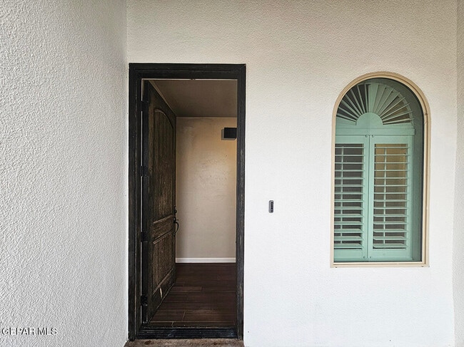 Building Photo - 13185 Tiverton Rd