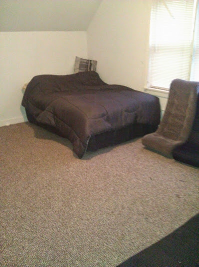 Building Photo - AVAILABLE JUNE 1ST 2026 - 4 bed, 2 bath home available!