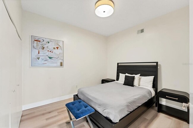 Building Photo - 525 E Jackson St