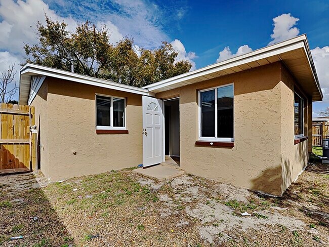 Building Photo - 6116 1st Ave