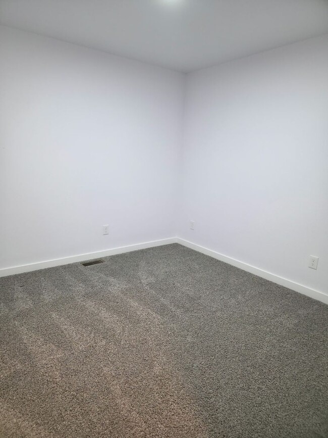 Building Photo - E. 38th Avenue Duplex&#39;s