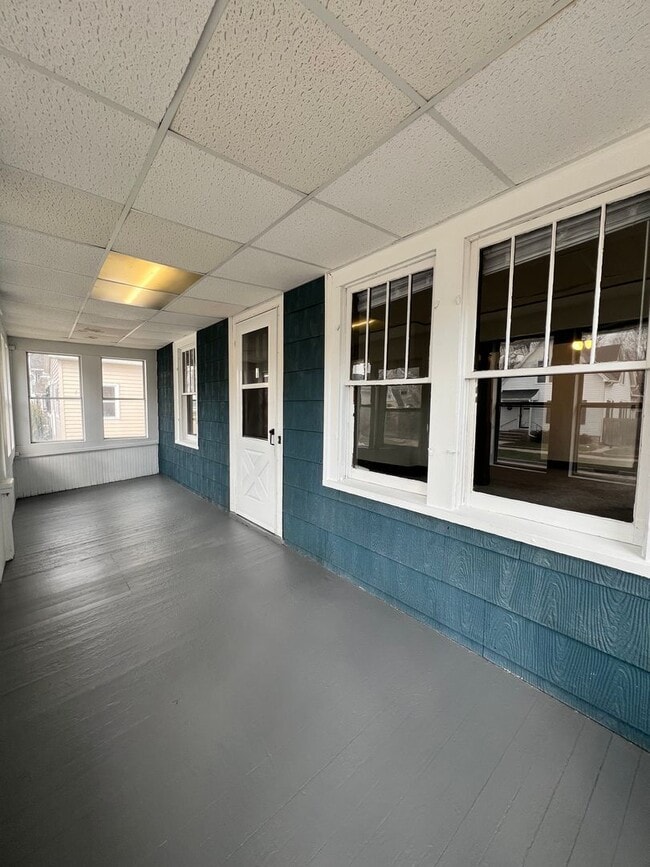 Building Photo - 2-Bedroom 1-Bathroom Single Family Home