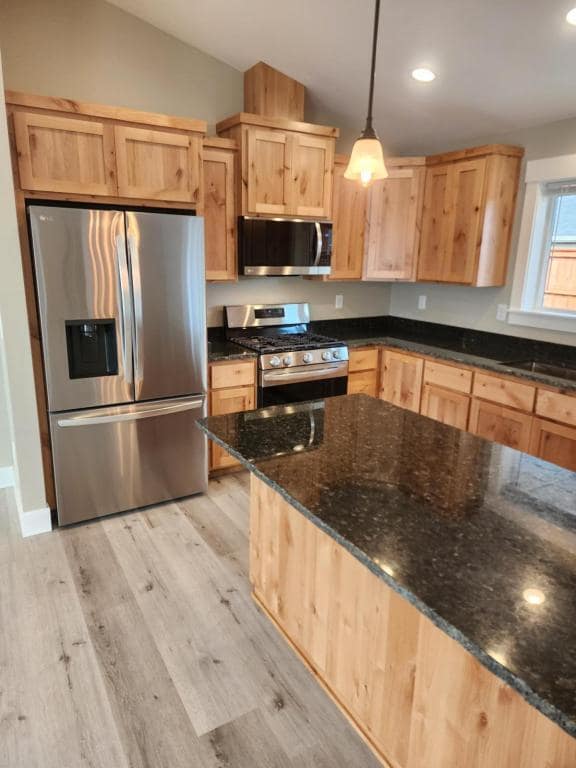 Building Photo - 171 SW Jefferson Rd