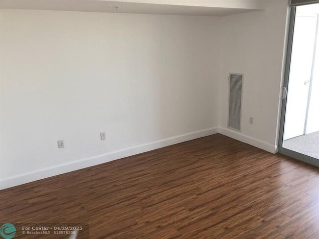 Building Photo - 1830 Radius Dr