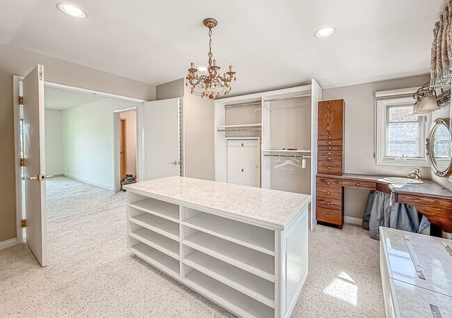 Building Photo - Calabasas 4BR w/pool + spa, views, solar p...