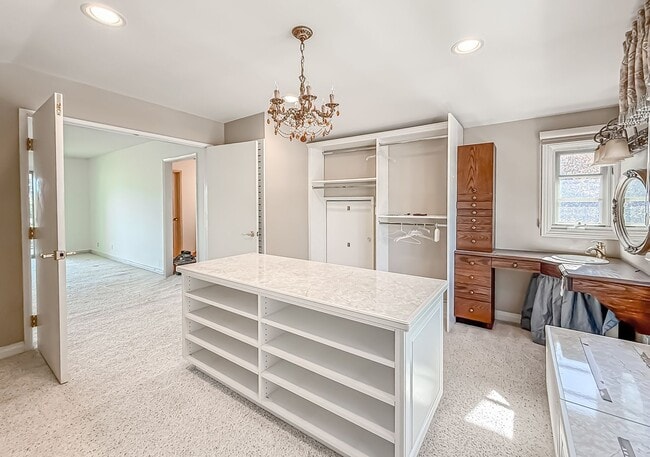 Building Photo - Calabasas 4BR w/pool+spa, views, solar pan...