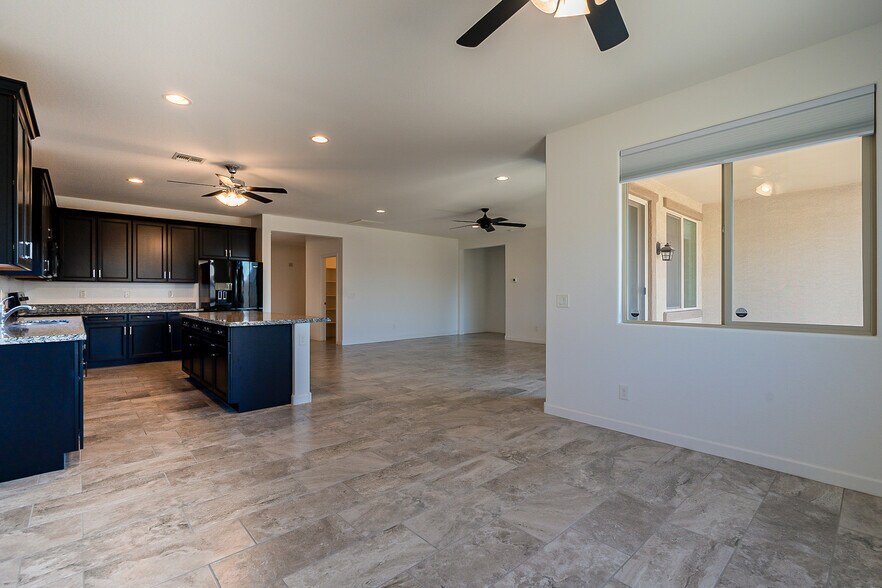 Building Photo - 15877 W Mauna Loa Ln