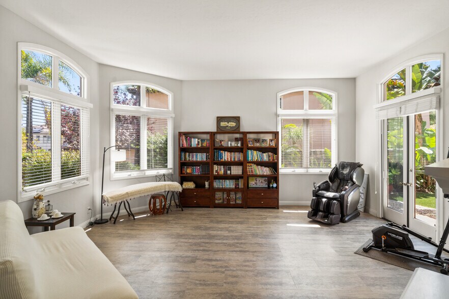 Building Photo - 15983 S Woodson Dr
