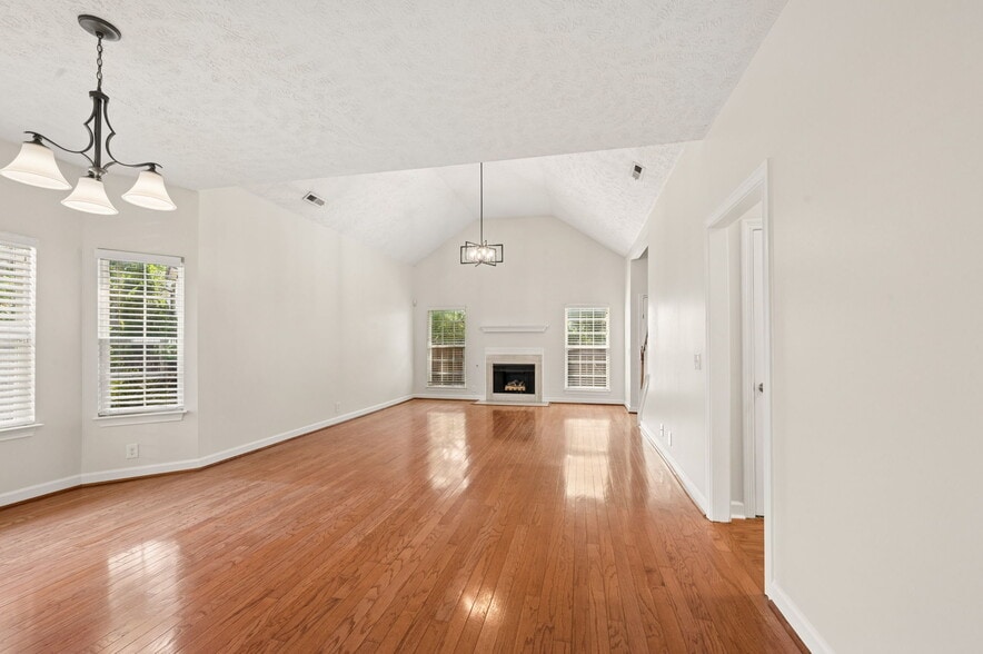 Building Photo - 2741 Rosedale Pl