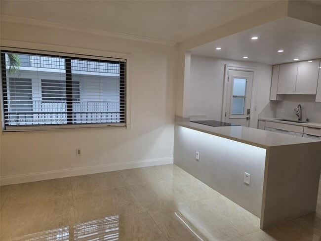 Building Photo - 3240 Mary St