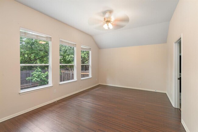 Building Photo - 1511 Weatherford Dr