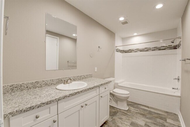 Building Photo - 3491 Balboa Cir