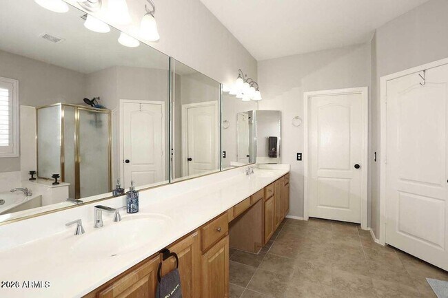 Building Photo - 15626 N 13th Ave