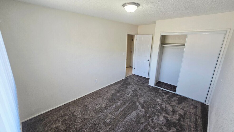 Building Photo - 1210 W Stoneridge Ct