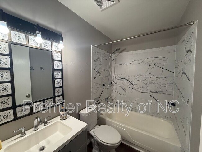 Building Photo - 2906 Navajo Ave