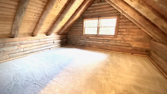 Building Photo - 615 Falls Dr