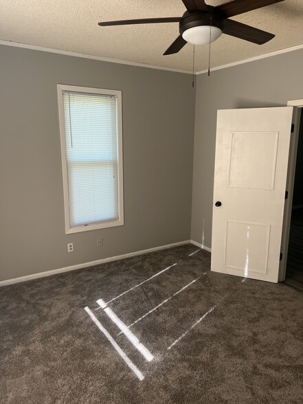 Building Photo - 4656 DuPont Ave N