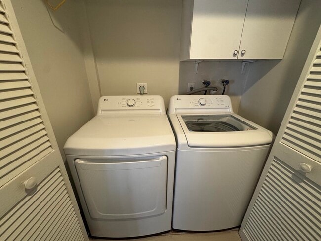 Building Photo - 11131 SW 17th Manor