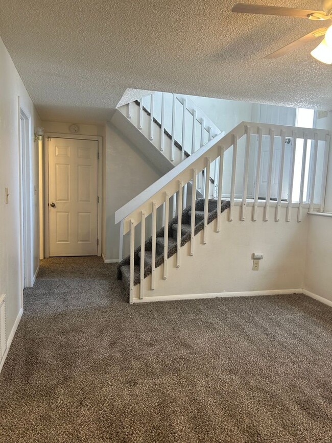 Building Photo - $1995 2 Bed/2 Bath + Bonus Room On Spaciou...