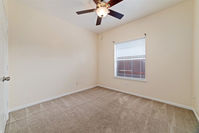 Building Photo - 22531 Heather Way Ct