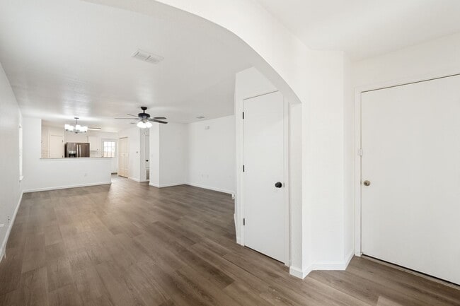 Building Photo - BEAUTIFUL 3-BEDROOM HOME NEAR LACKLAND AFB
