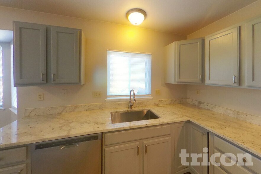 Building Photo - 5548 Many Springs Dr