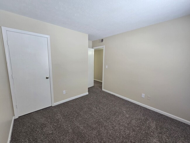 Building Photo - Nice, Recently Renovated, 3 Bedrooms, 1 Bath, Brick Ranch Home available Now! Located on a Cul de...