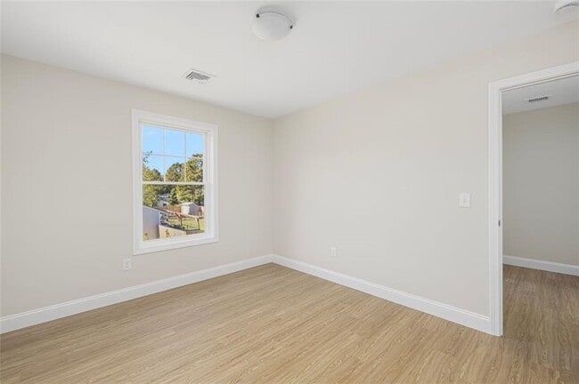 Building Photo - 237-237 Pequot Ave