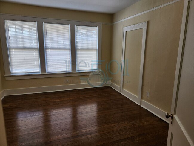 Building Photo - Newly Renovated Immaculate Apartment In Hillcrest!!!!! Just Blocks from UAMS!!