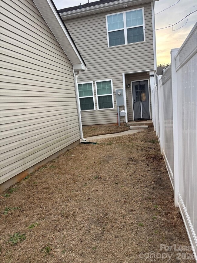 Building Photo - 15733 Country House St
