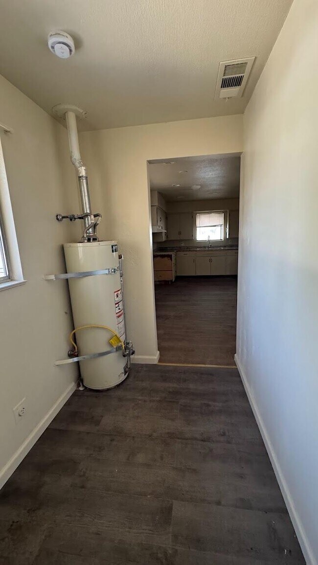 Building Photo - 493 N Alta Ave