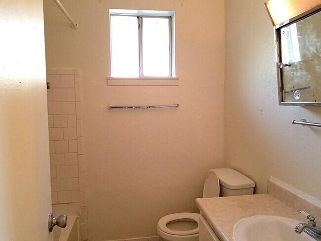 Building Photo - 11523 Glenwolde Dr