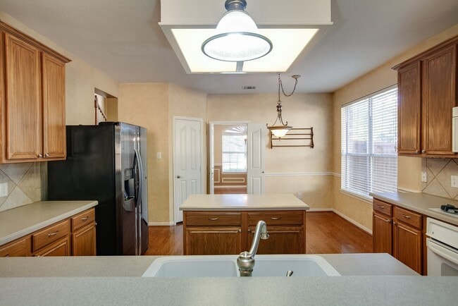 Building Photo - 4 bed Golf community for lease!