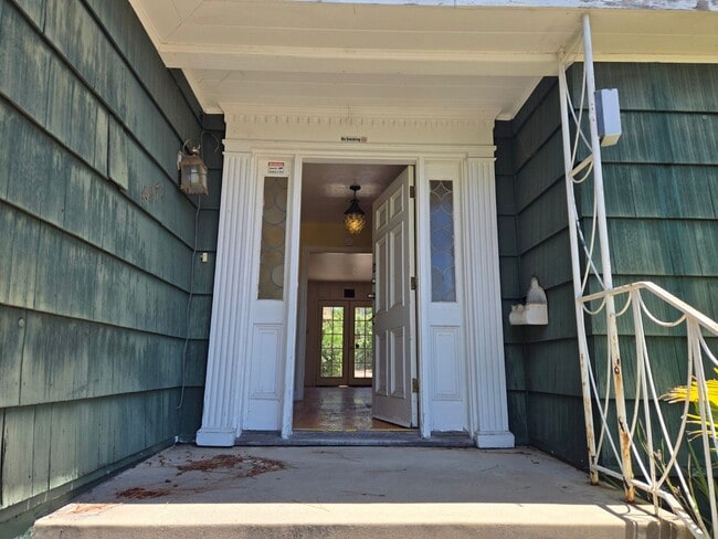 Building Photo - Large home near SDSU available immediately.