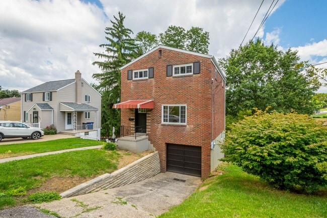 Building Photo - AVAILABLE SEPT 1ST!! Check out this FANTAS...