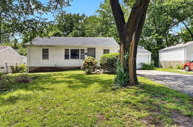 Building Photo - 10027 Lilac Ave