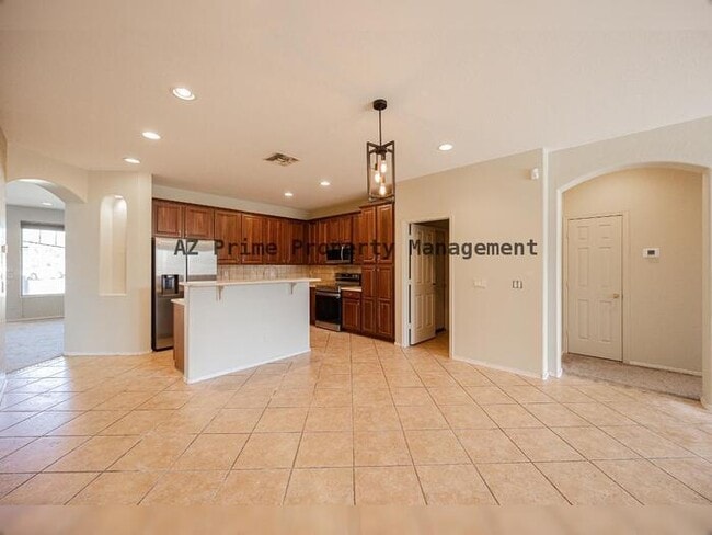 Building Photo - 2419 W Darrow St