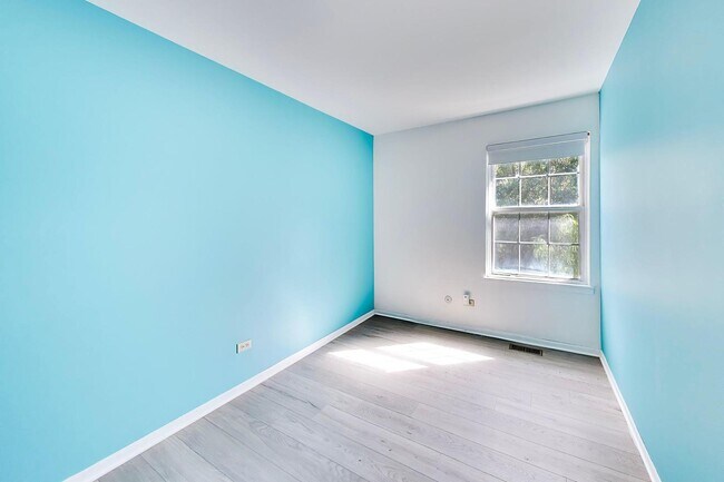 Building Photo - 505 Newbury Dr