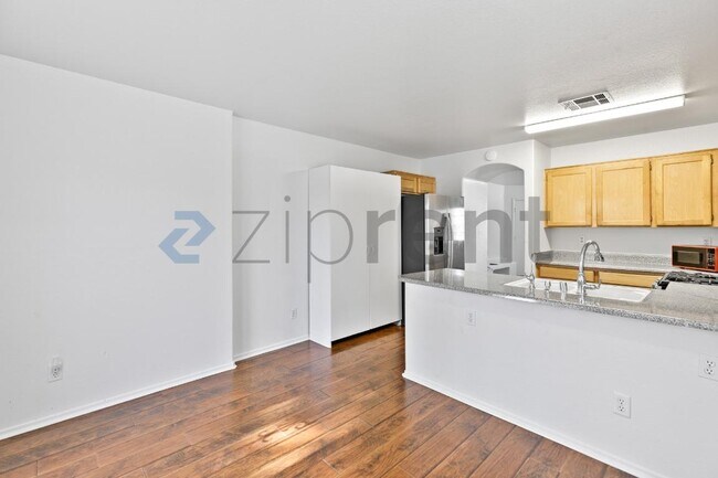 Building Photo - 2005 Rose Coral Ave