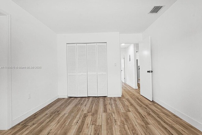 Building Photo - 128 NW 61st St
