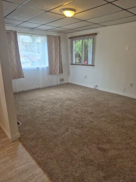 Living room - 501 Beatty Rd