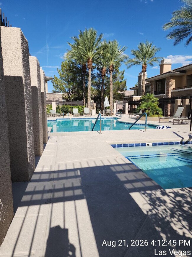 Building Photo - 664 Peachy Canyon Cir