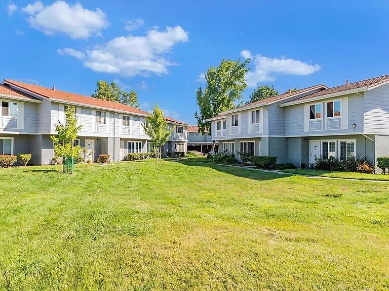 Building Photo - 4789 Saginaw Cir