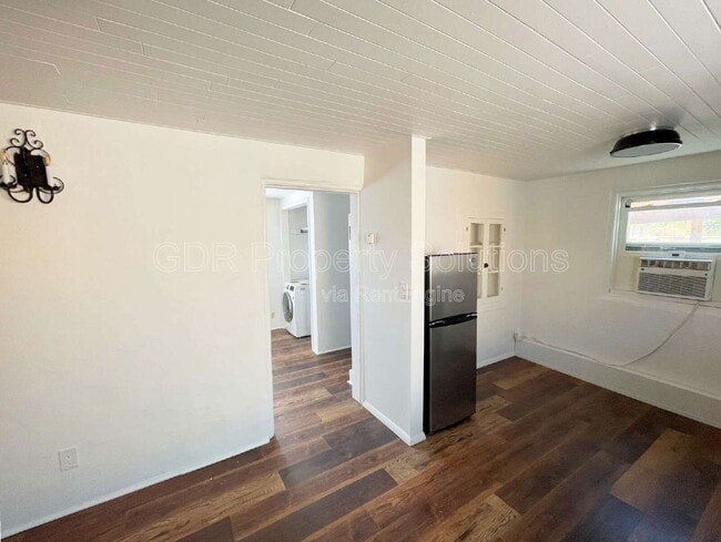 Building Photo - 300 San Pasquale Ave NW