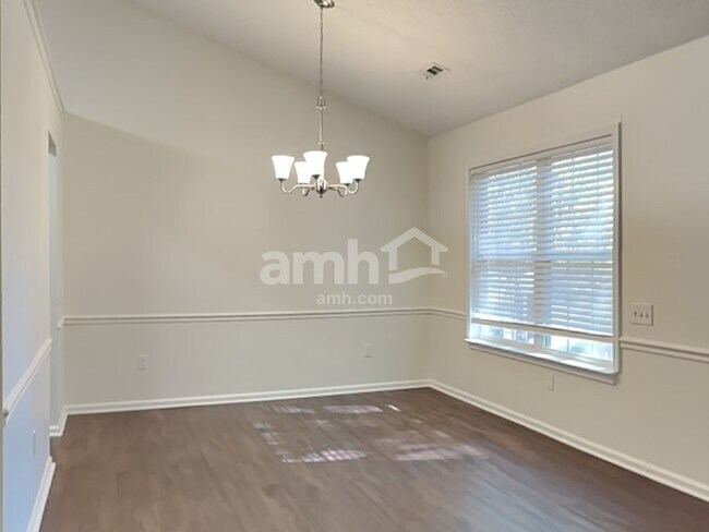 Building Photo - 7 Hazeltine Ct