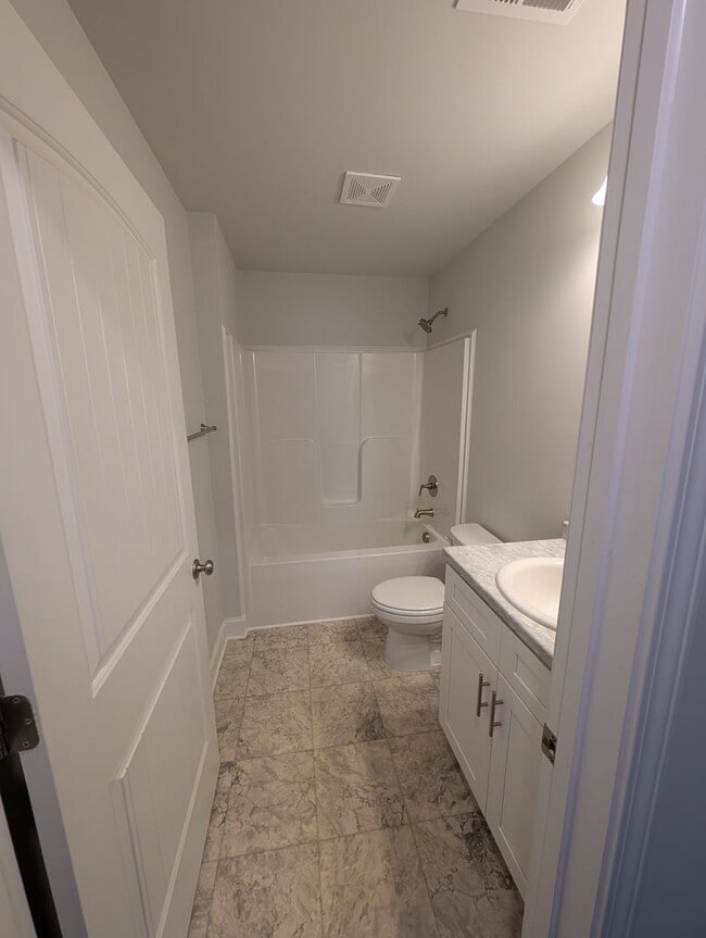 Building Photo - 244 Abercorn Dr